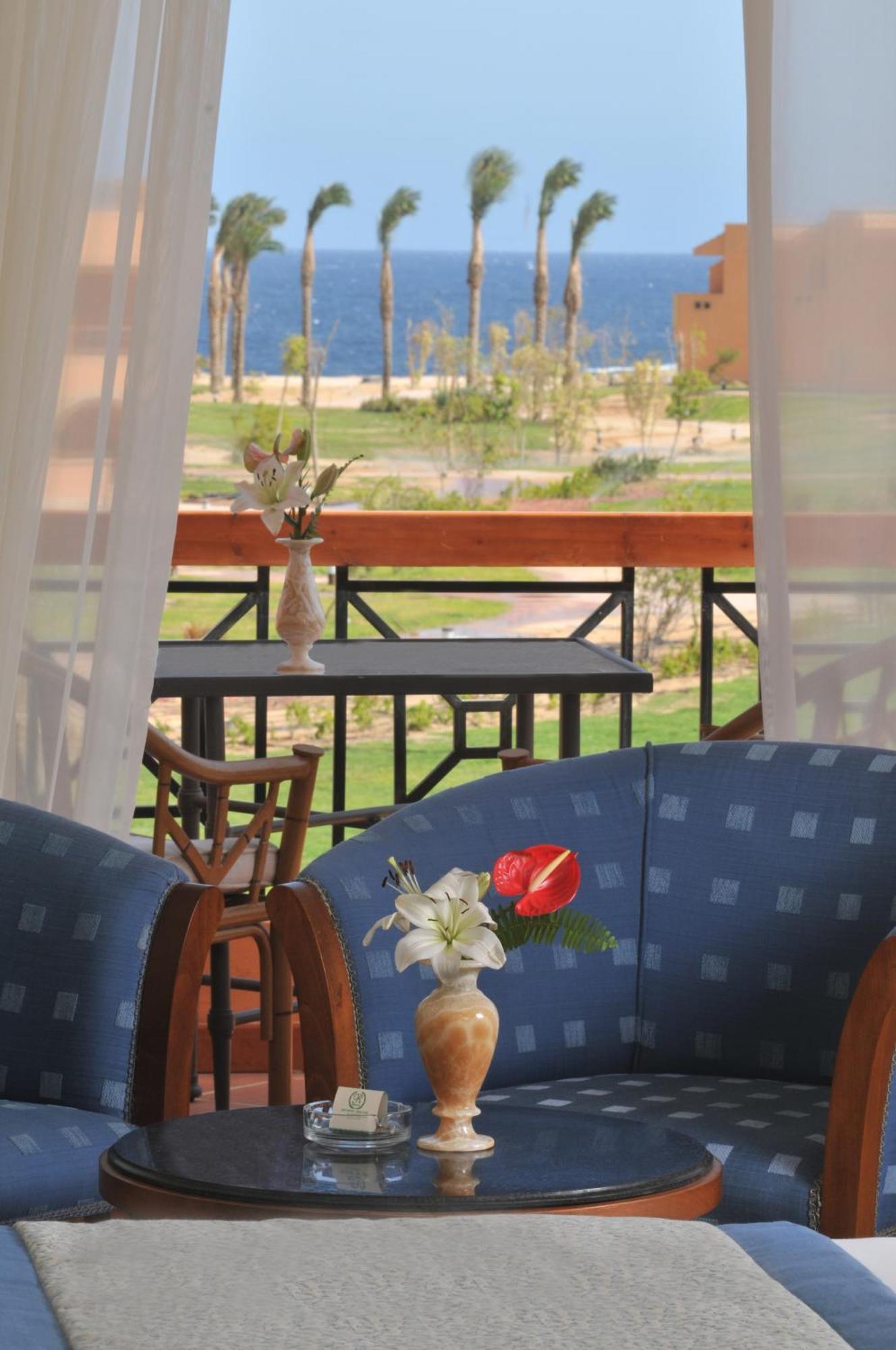 Family Premium Queen or Twin Pool View,1435742722:JPEG